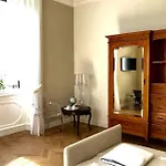 Frua فندق ستريزا